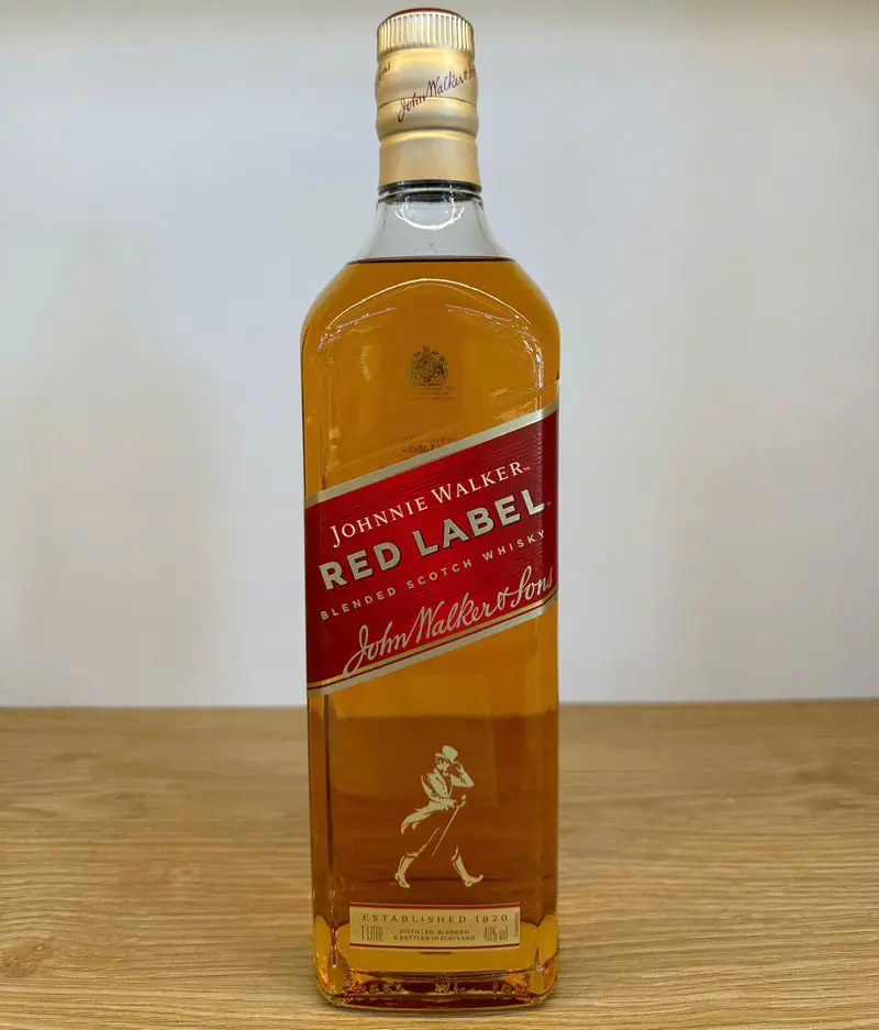 Rượu (Whisky) hiệu:JW RED LABEL 700ml,nồng độ cồn: 40% , 12 chai/thùng ( Hàng mới 100%).