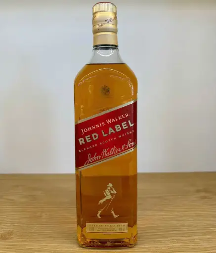 Rượu (Whisky) hiệu:JW RED LABEL 700ml,nồng độ cồn: 40% , 12 chai/thùng ( Hàng mới 100%).
